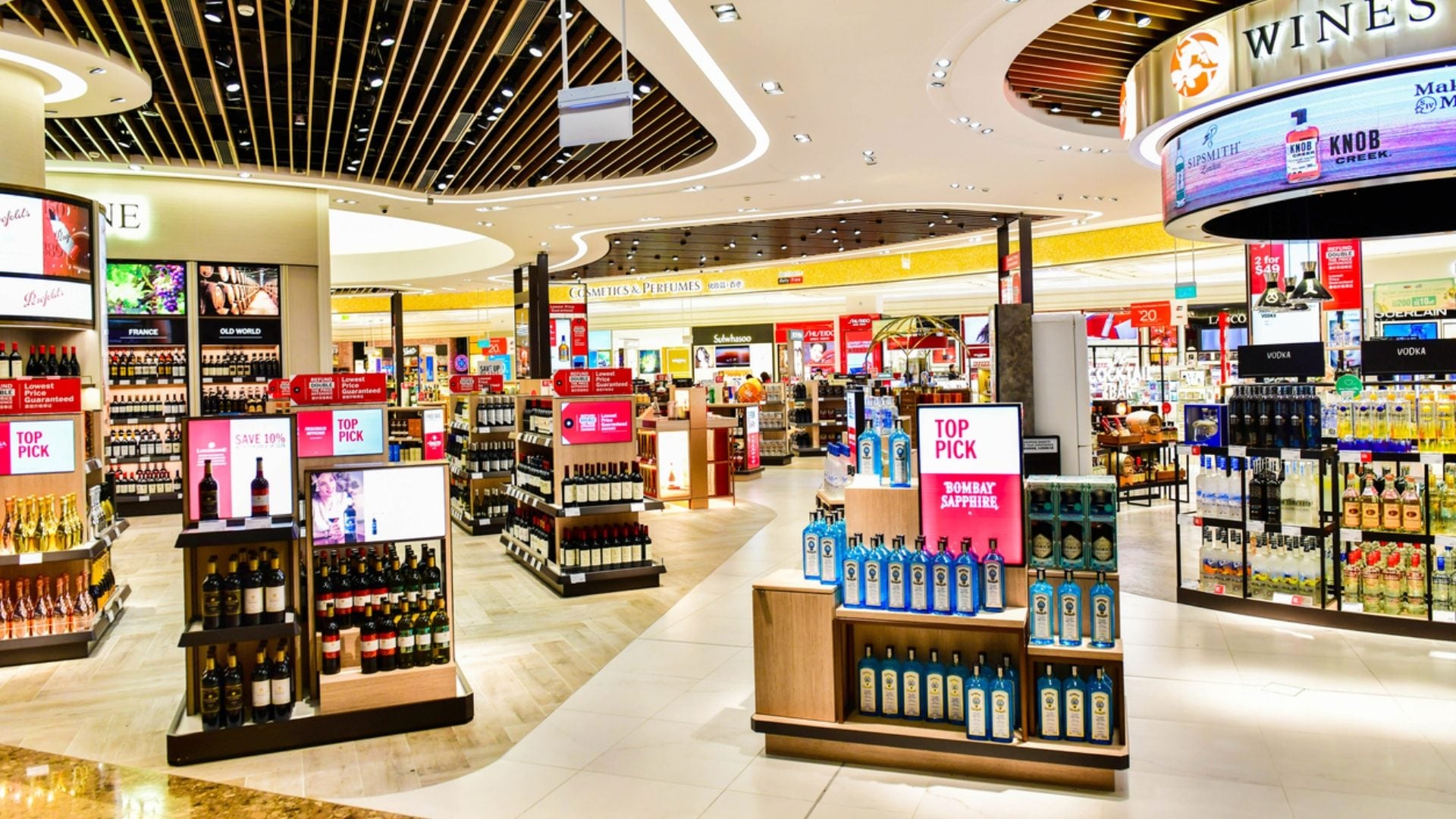 I duty free negli aeroporti non sono sempre convenienti: propongono prezzi maggiorati e sconti fasulli