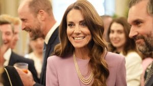 Kate Middleton celebra i 100 anni della regina Elisabetta II con l'iconica collana di perle