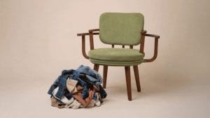 Laundry Chair, la sedia per accumulare vestiti diventa un oggetto di design da mille euro