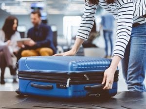 Le comunicazioni ingannevoli delle compagnie aree, dalle misure del bagaglio all’ingresso prioritario