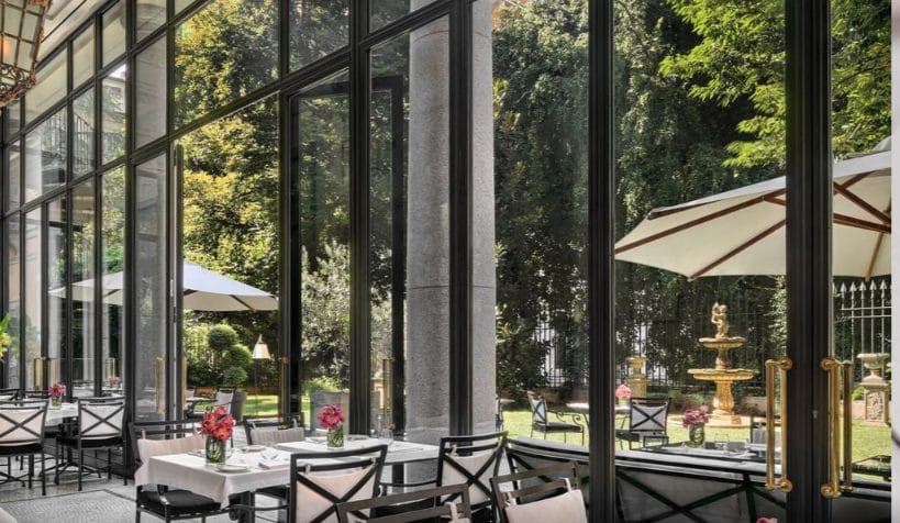 Il giardino privato di Palazzo Parigi a Milano