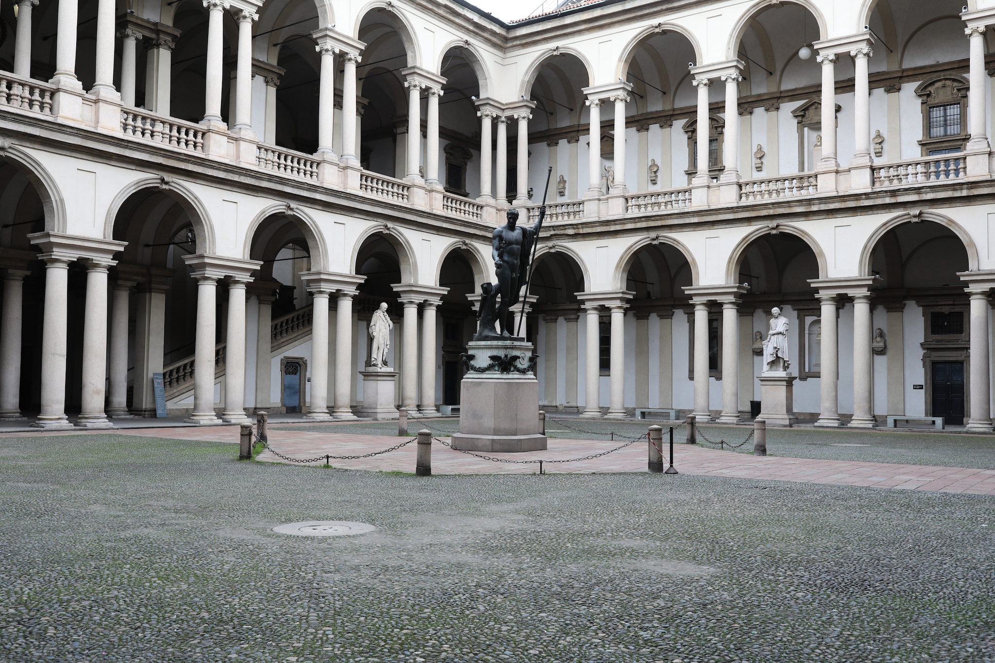 Il cortile centrale dell’Accademia di Brera