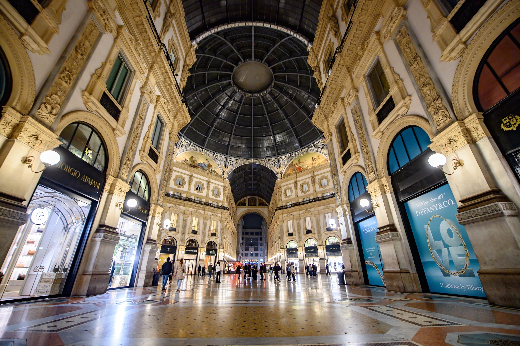 La galleria Vittorio Emanuele II in piazza Duomo a Milano
