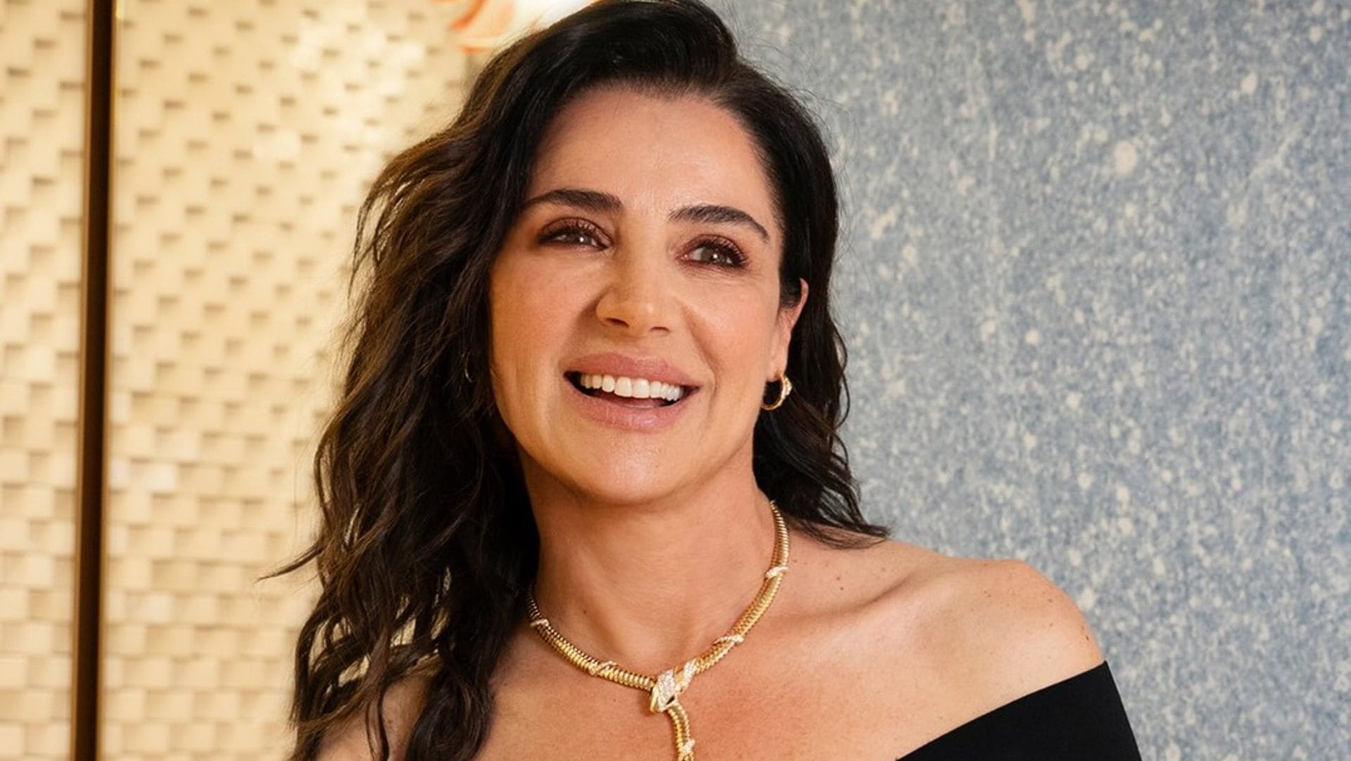 Luisa Ranieri è icona di eleganza con la collana serpente da quasi 100mila euro