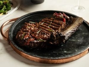 Il maialino arrosto da quasi 500 euro: per lo chef José Andrés la carne è un investimento sensoriale