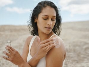Paradosso delle creme solari, l’oncologo Ascierto “Ci sentiamo protetti ma fanno abbassare la guardia”