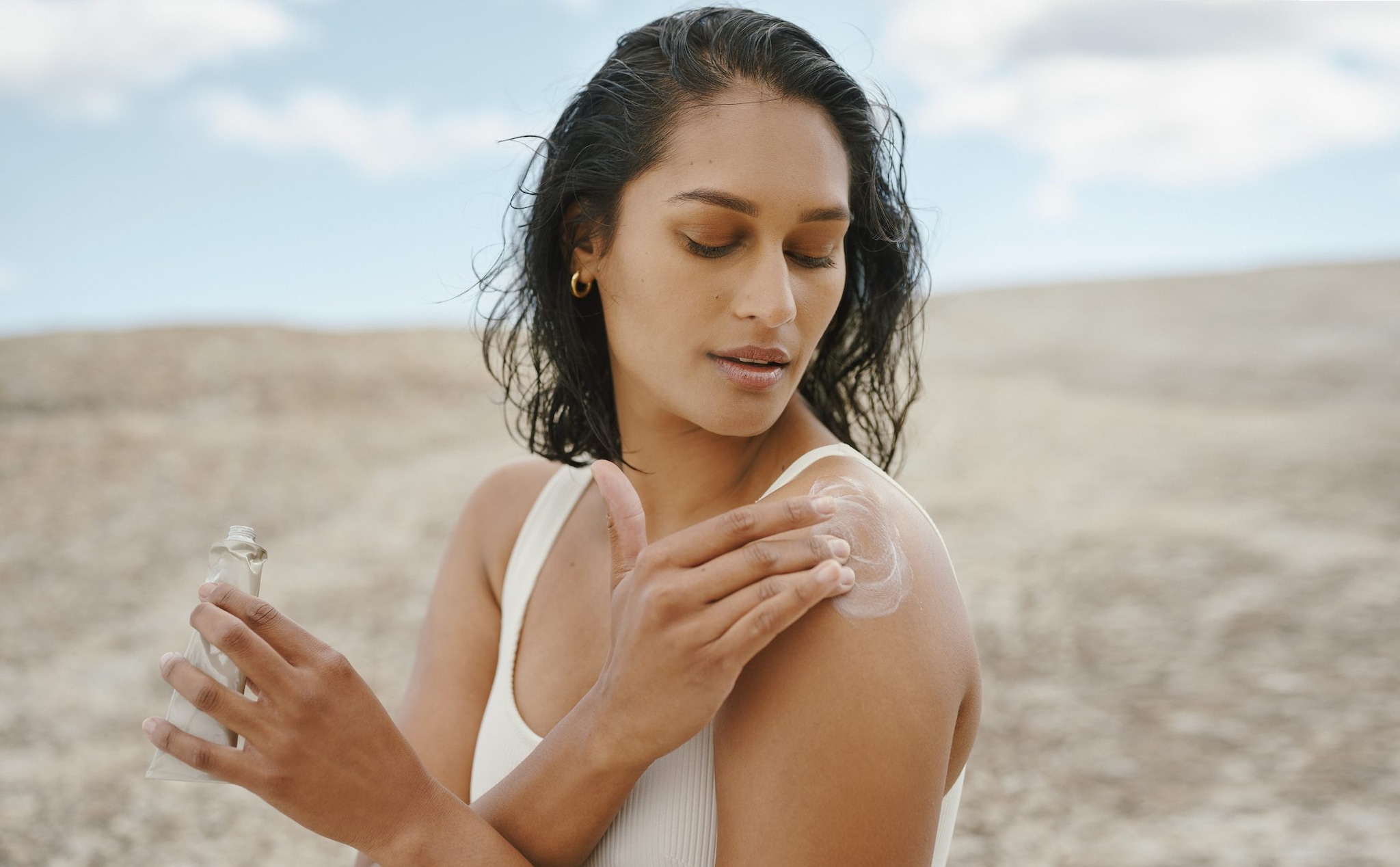 Paradosso delle creme solari, l'oncologo Ascierto “Ci sentiamo protetti ma fanno abbassare la guardia”