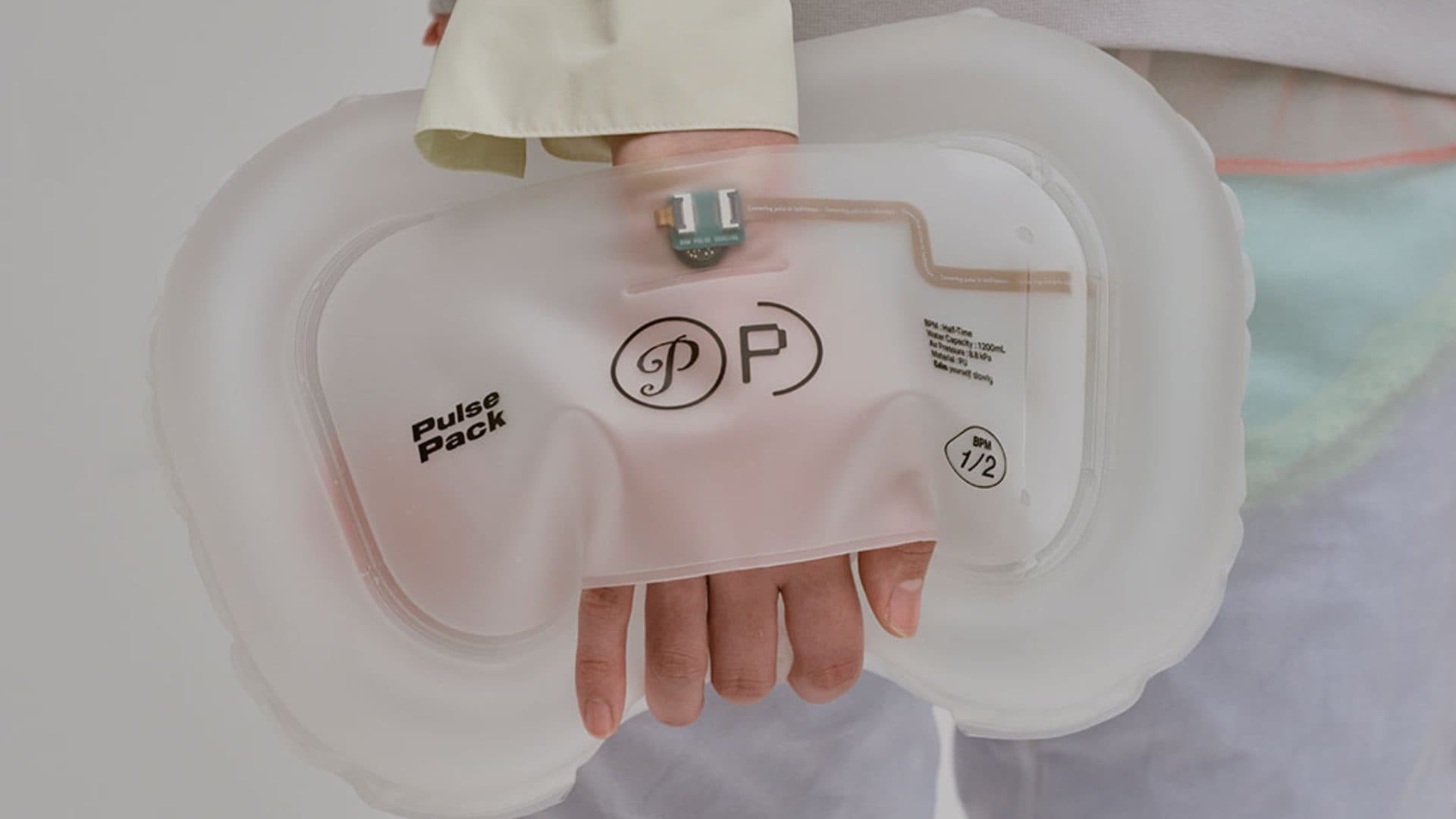 La borsa che pulsa col battito cardiaco: la Pulse Pack è l'accessorio che ci invita a rallentare