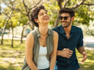 Quiet dating, trend in crescita: frequentarsi senza sbandierarlo ad amici e social riduce lo stress