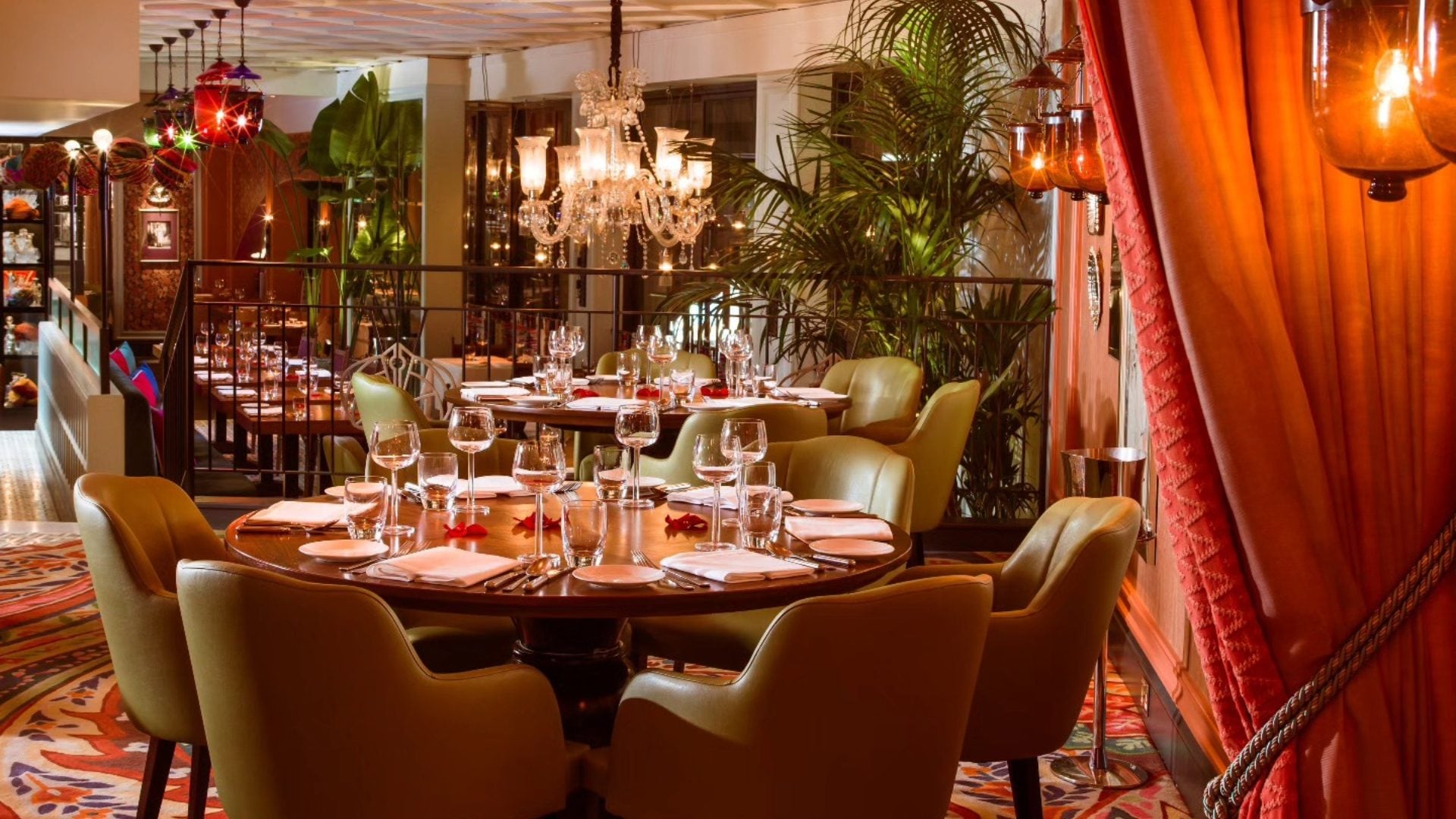 Il ristorante indiano più antico del mondo è a rischio chiusura: i clienti chiedono al re di salvarlo