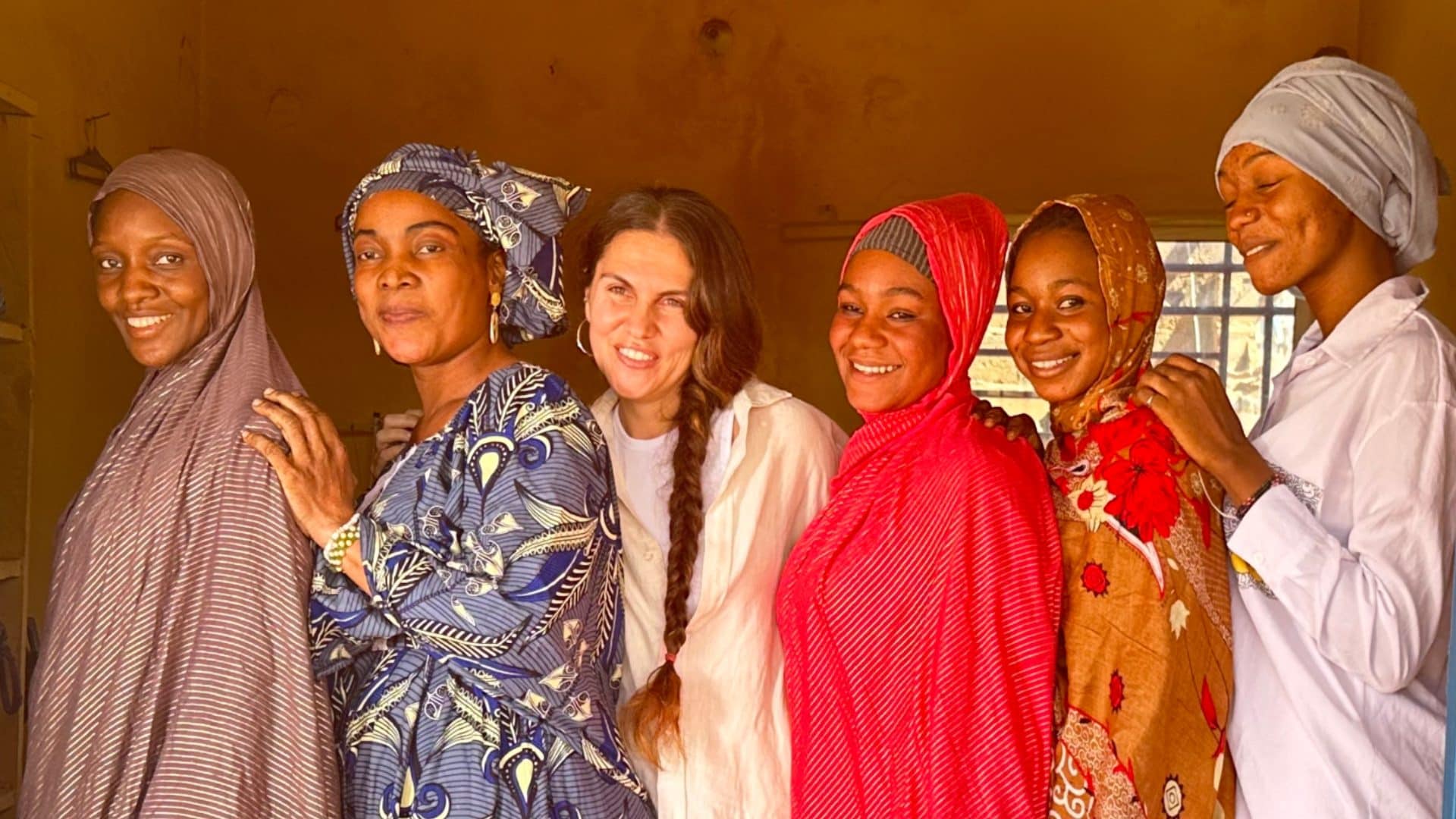 Roberta e le ragazze del Progetto Dambé