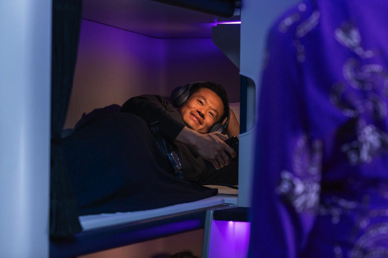 Riposo in volo nelle cuccette del servizio Economy Skynet