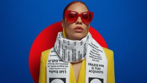 Lidl crea la sciarpa a forma di scontrino: altra mossa vincente dopo le sneakers virali