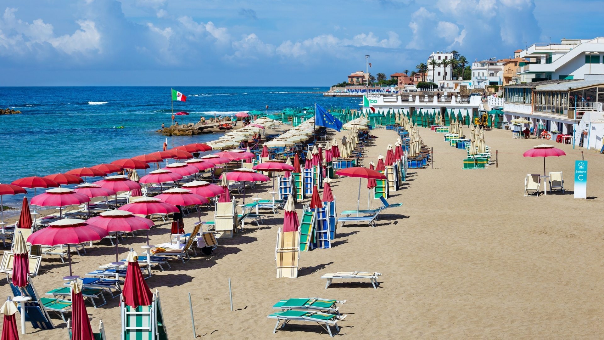 Quando riaprono gli stabilimenti balneari per l'estate 2026: le date ufficiali regione per regione