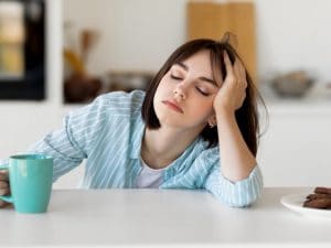 Come combattere la stanchezza primaverile, la gastroenterologa Furfaro: “No a zuccheri, alcol e diete chetogeniche”