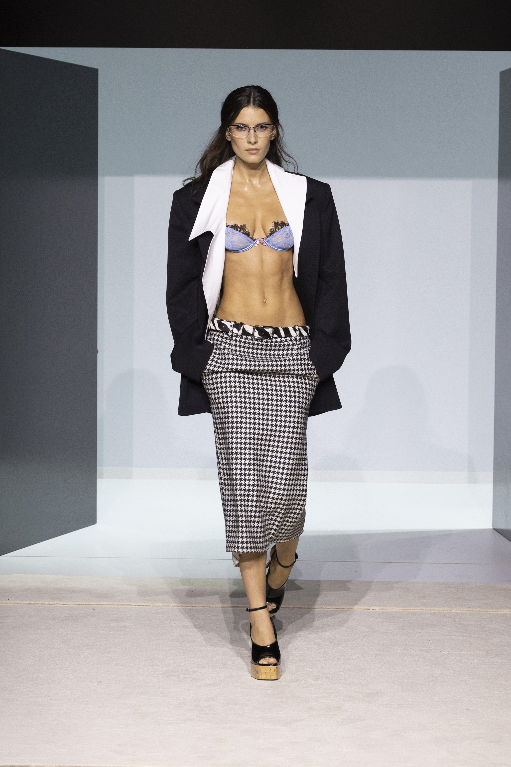 Un look dalla passerella Primavera/Estate 2026 di The Attico