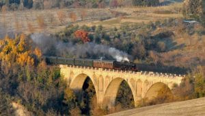 Treno Natura: gli appuntamenti primaverili sulla locomotiva che attraversa la Val d'Orcia