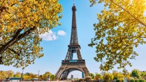 Un frammento della Tour Eiffel va all'asta: il suo valore è di oltre 100mila euro