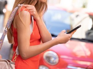 Le truffe turistiche più diffuse al mondo, dal trucco degli escrementi di uccello ai kebab da mille euro