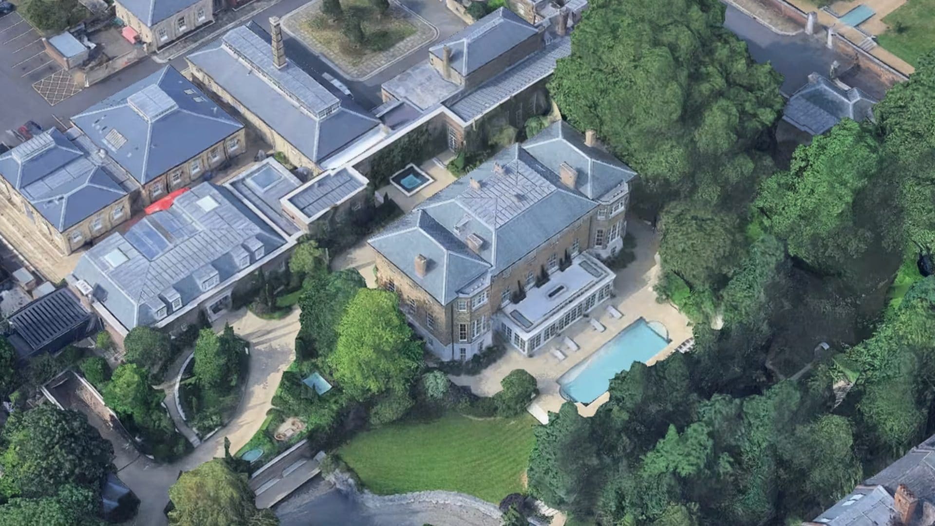 La casa più costosa di Londra è stata venduta a 300 milioni: ha 15 camere da letto e un bunker