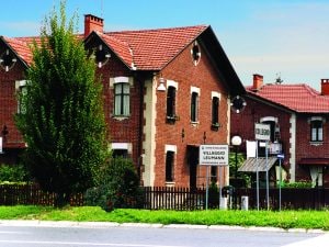 Villaggio Leumann a Collegno: nel borgo operaio alle porte di Torino c’è una Chiesa unica al mondo in stile Liberty