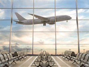 Il commissario europeo ai trasporti Tzitzikostas sui voli cancellati: “I passeggeri non verranno risarciti”