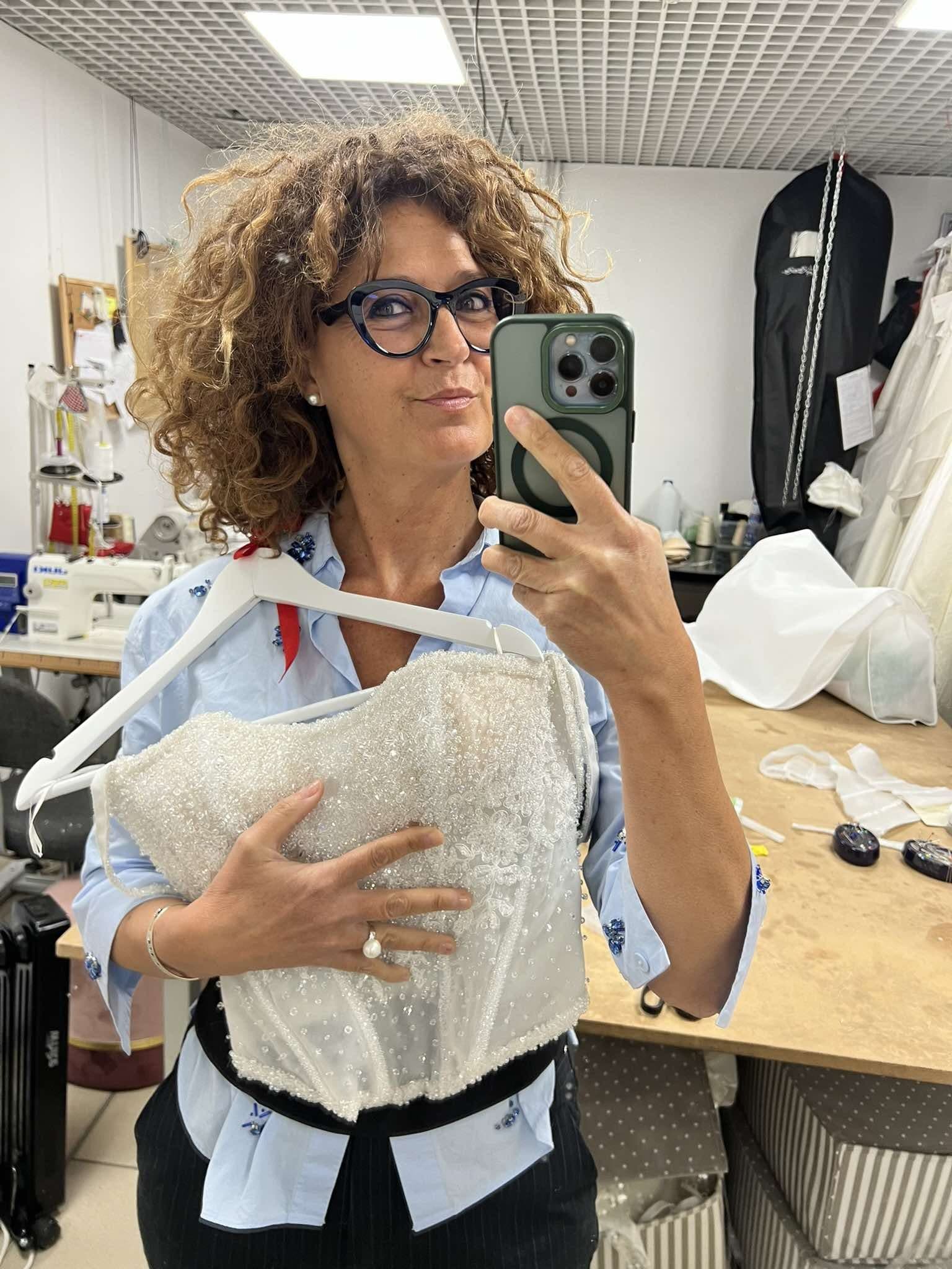 Barbara Pedrazzoli col corpetto dell’abito