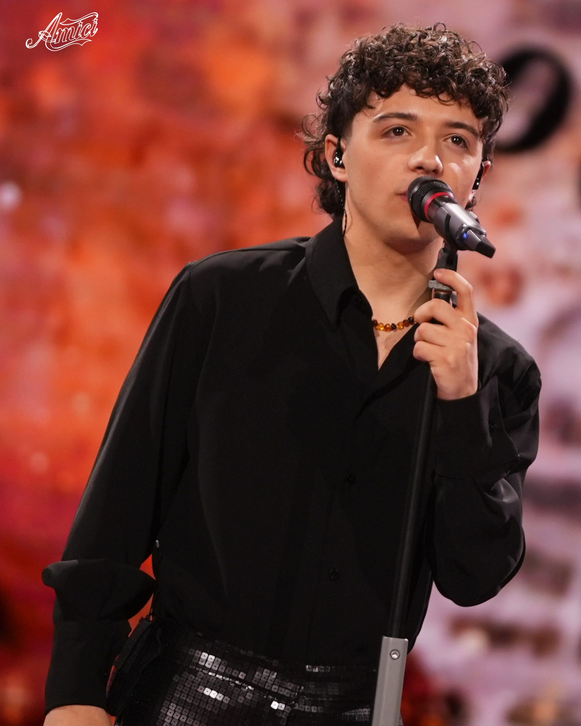 Lorenzo Salvetti con la collana portafortuna