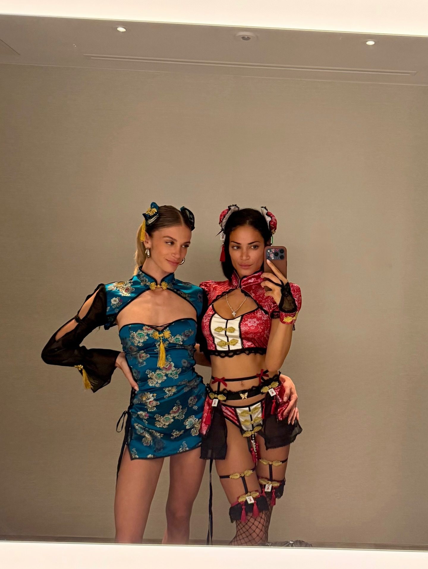 Elodie e Franceska vestite in stile manga