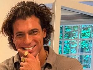 Can Yaman senza barba, le foto prima e dopo la rasatura: il cambio look per esigenze di copione