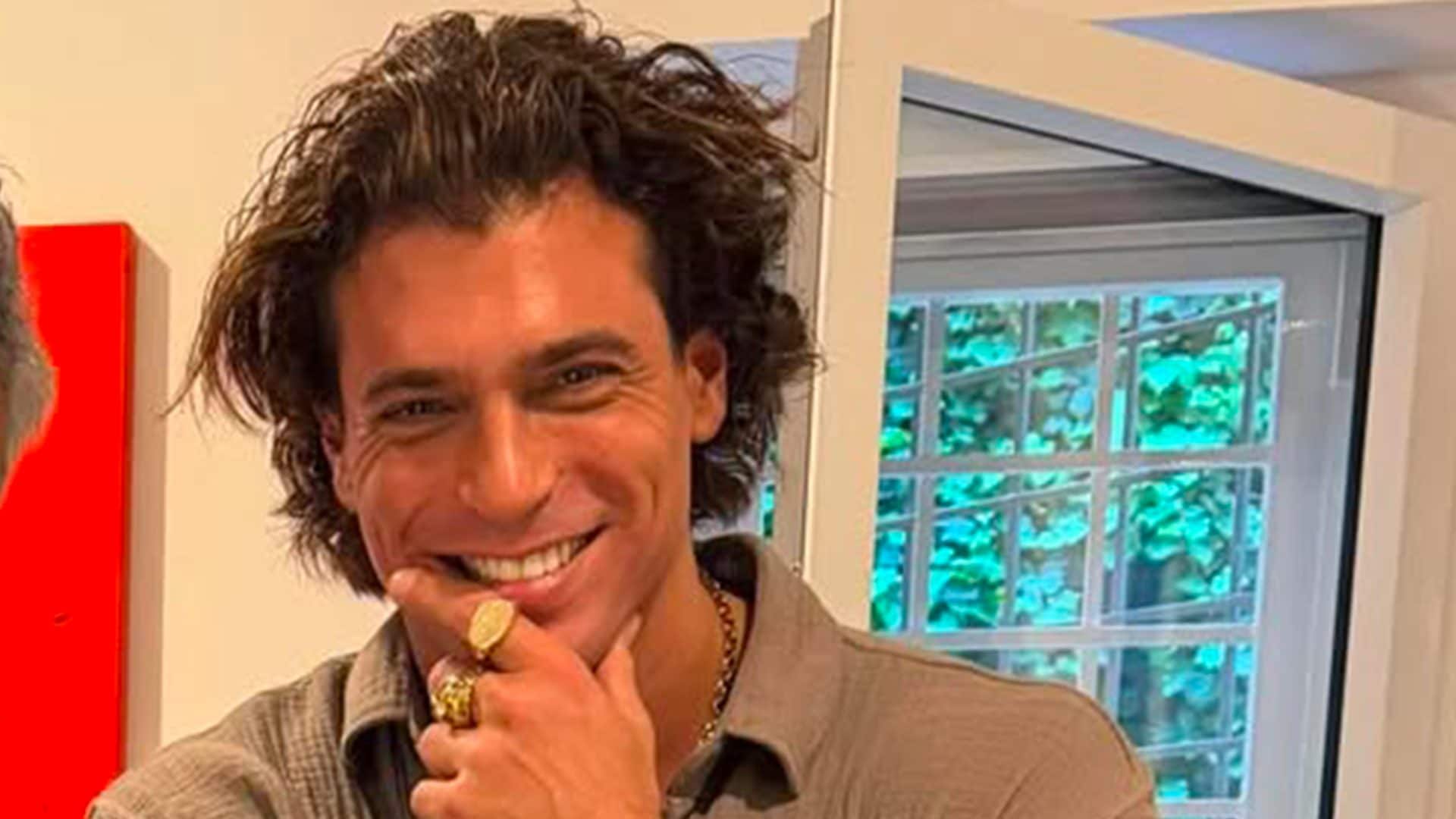 Can Yaman senza barba, le foto prima e dopo la rasatura: il cambio look per esigenze di copione