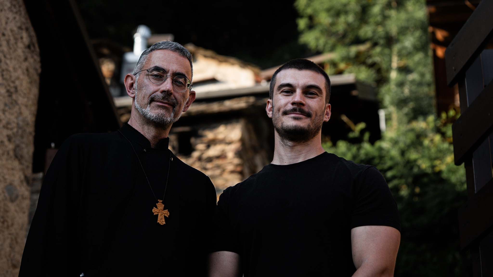 Francesco e Rafael, il prete eremita che vive tra le montagne