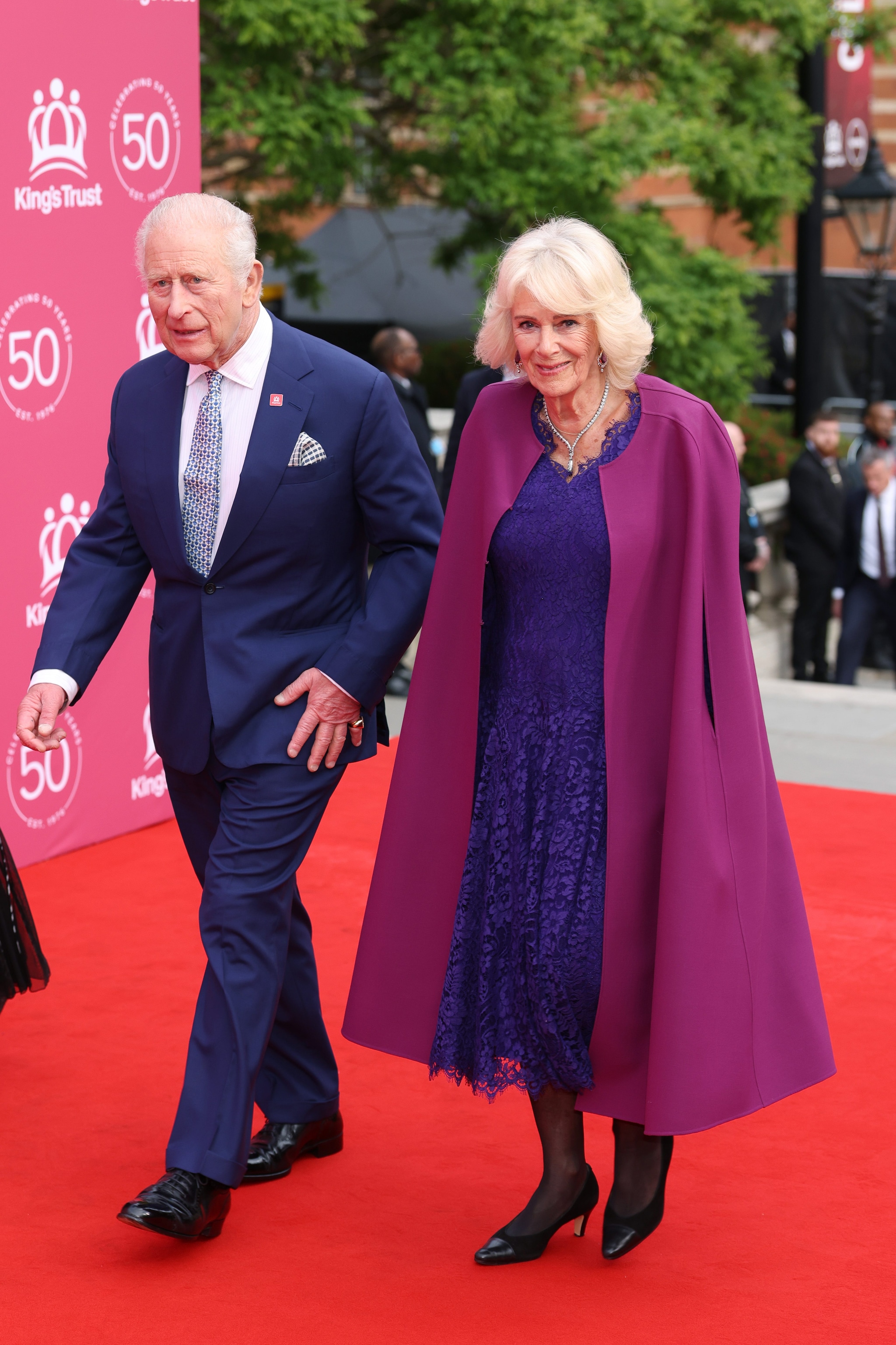 La regina Camilla col mantello Dior