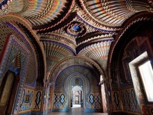 Il castello di Sammezzano torna in vita: acquistato per 18 milioni, le sue stanze suggestive riaprono dopo 30 anni