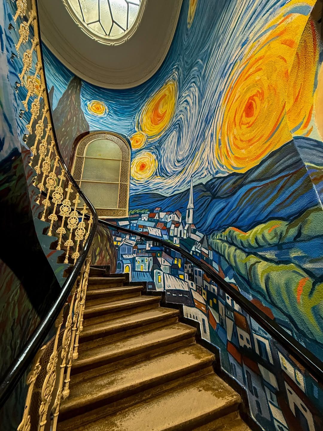 Grand café Van Gogh, Bucharest