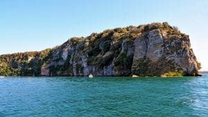 Nel cuore dell'Italia si trova l'Isola delle regine: la Martana è un luogo magico con una storia millenaria