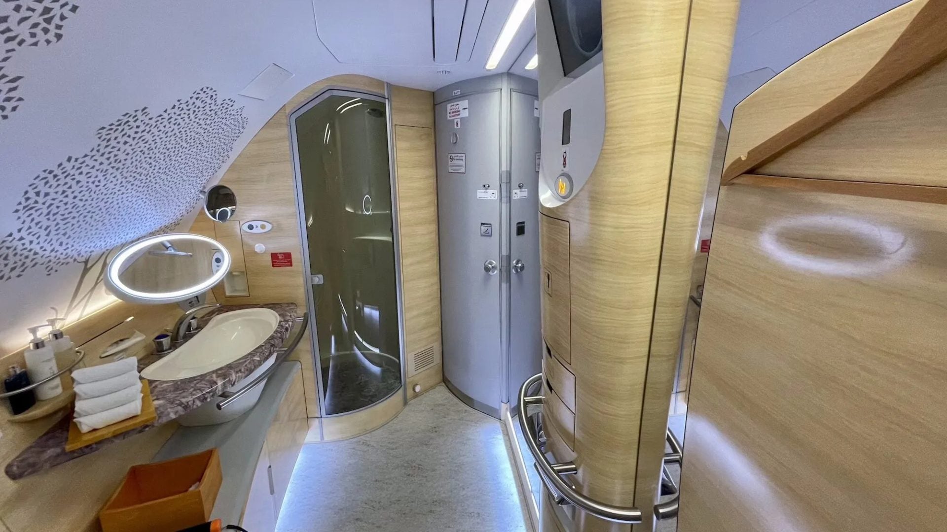 La doccia a bordo della first class di Emirates