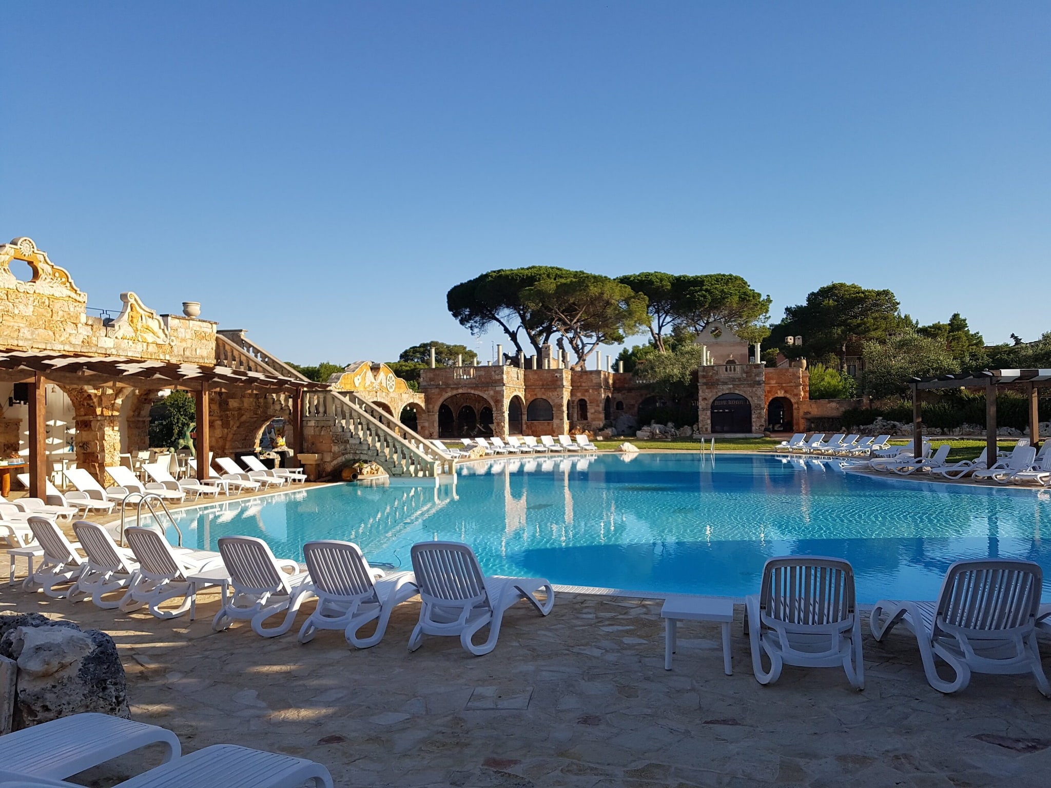 La piscina della Tenuta Al Bano