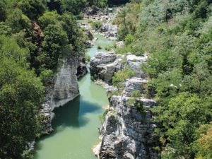 Fiumi e cascate dal Tirino alle Marmitte dei giganti, dove fuggire quando fa caldo in città