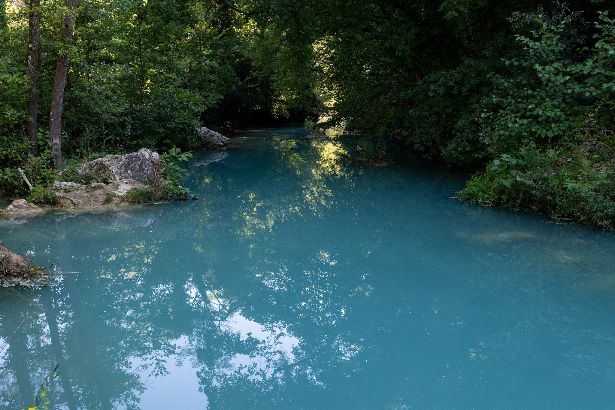 Le acque blu del Torrente Diboratto, Parco Fluviale dell’Elsa