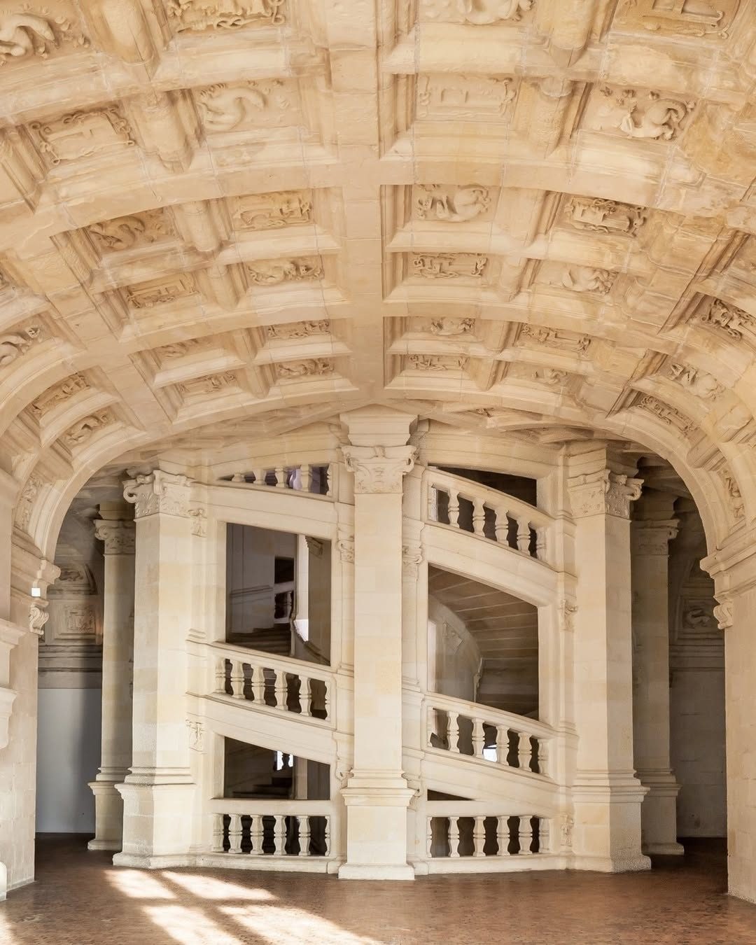 Le scale create da Leonardo da Vinci al castello di Chambord