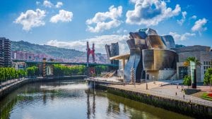 Bilbao è la città da visitare quest'estate: si raggiunge con 100 euro e offre arte, storia e movida
