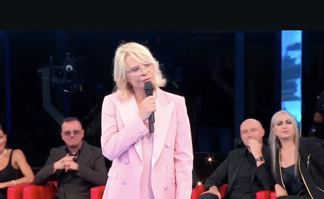 Maria in rosa confetto nella finale di Amici