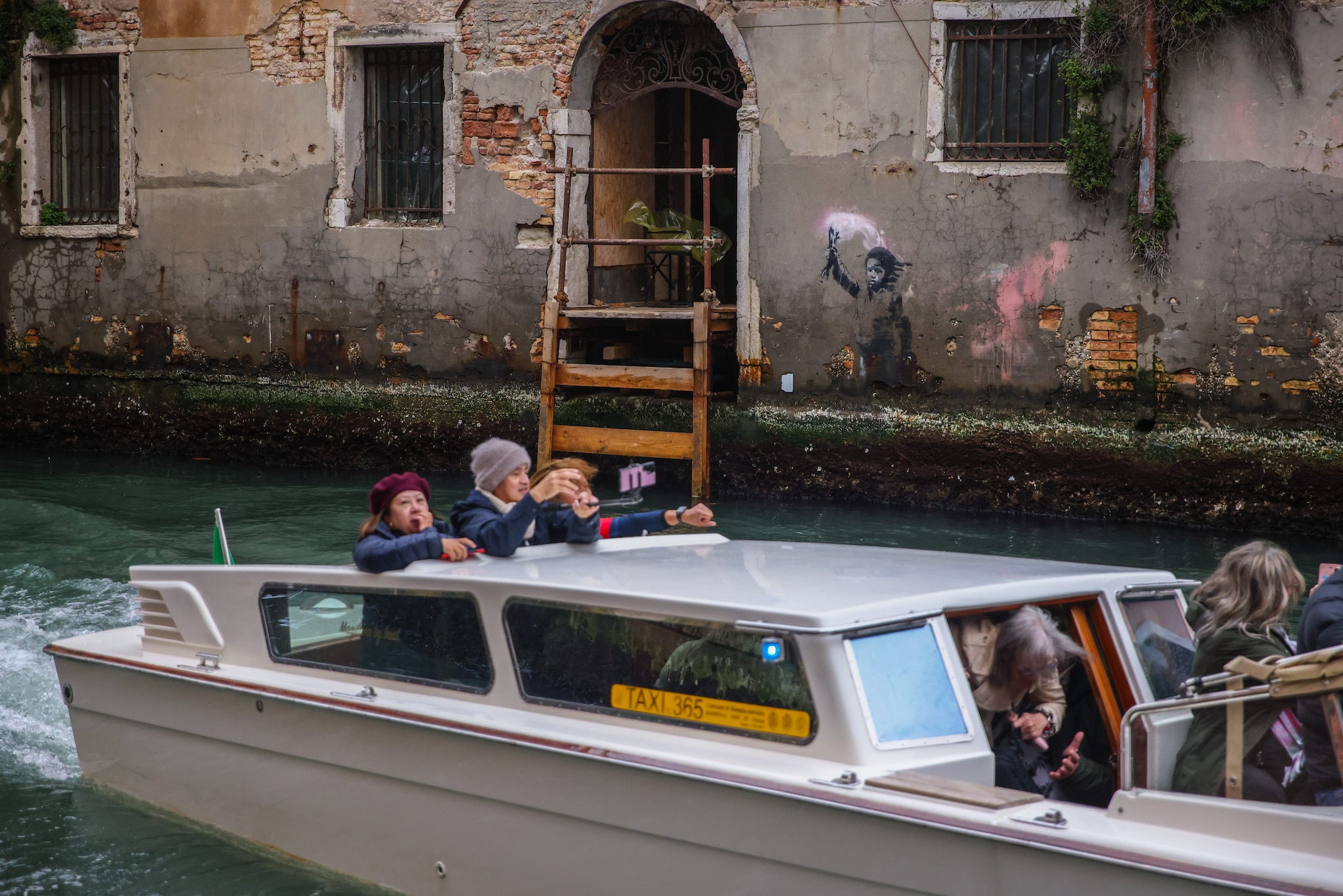 The Migrant Child, Banksy, Venezia