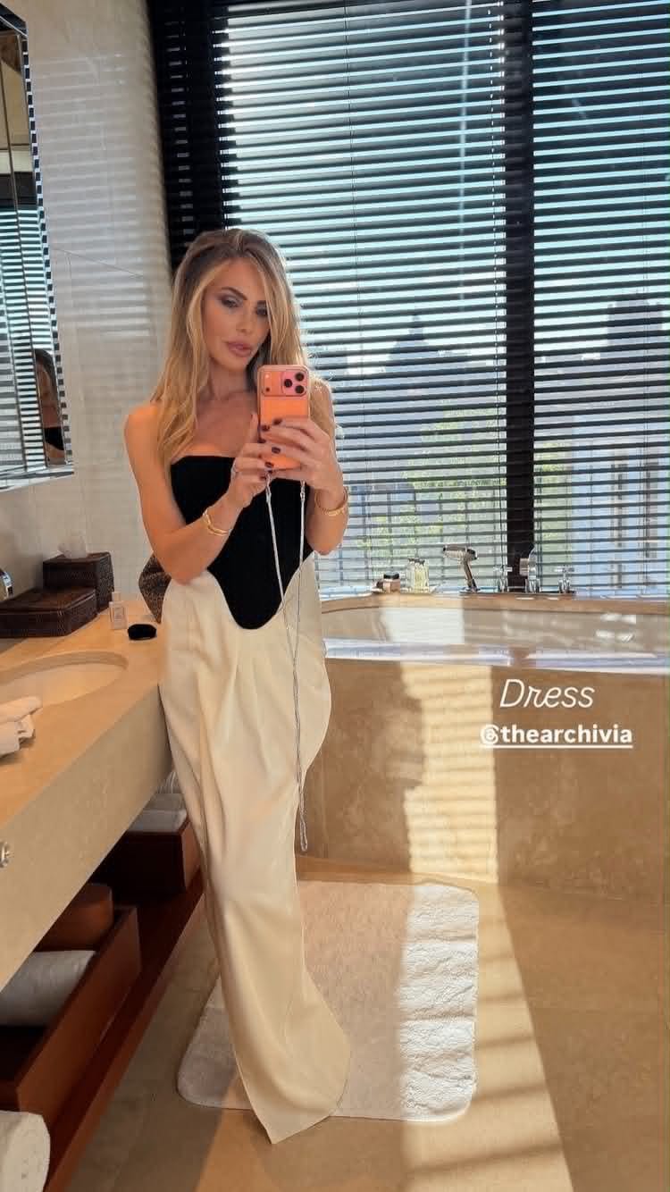Ilary Blasi con l’abito black&white