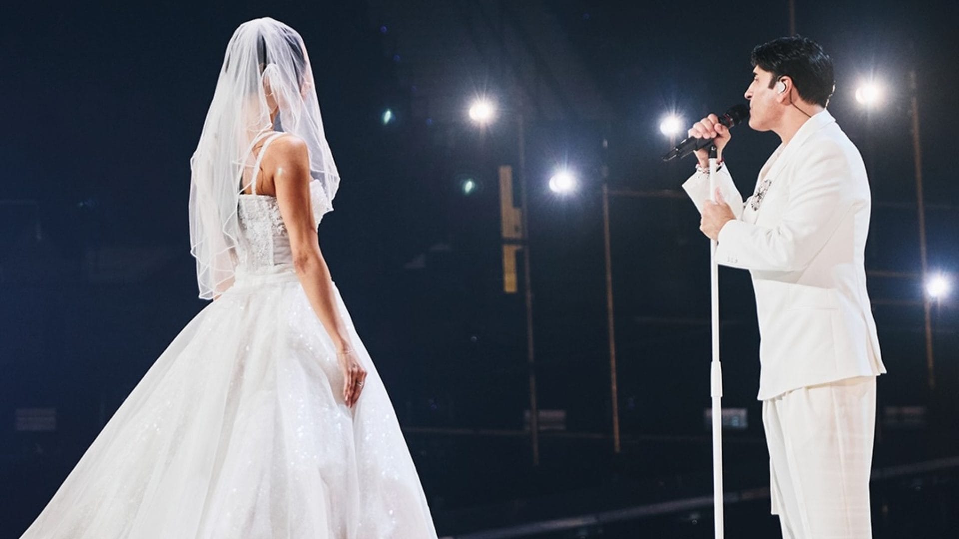 I segreti dell'abito col tricolore di Francesca Tocca all'Eurovision: “Pesa 15 kg, finito in un mese di lavoro”