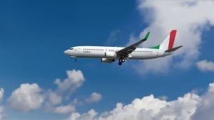 In Italia il traffico aereo non si ferma: ad aprile aumento dei voli secondo l'Eurostat