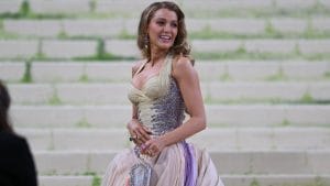 Blake Lively ha voluto i disegni dei figli dipinti sulla borsa