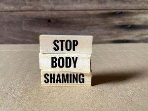 Oggi è la prima Giornata nazionale contro il body shaming: il corpo non è un bersaglio e non merita vergogna