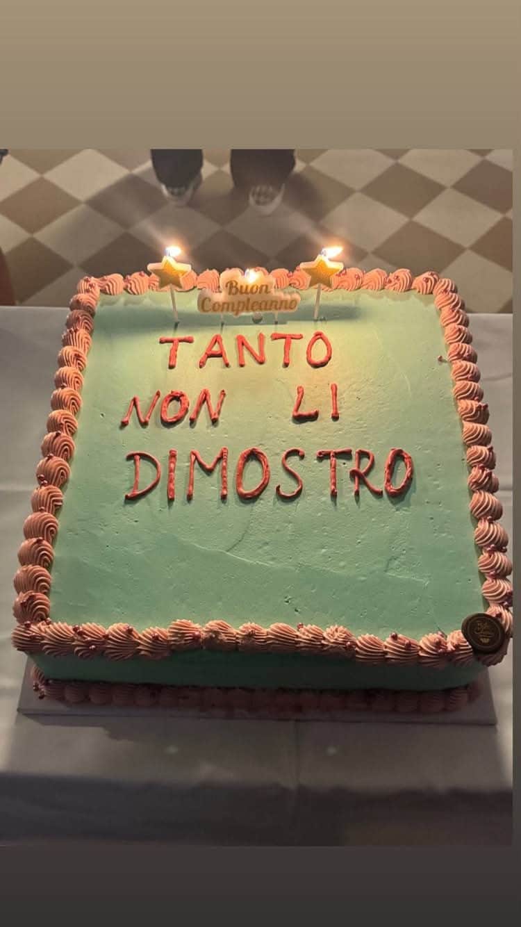 La torta di compleanno ironica